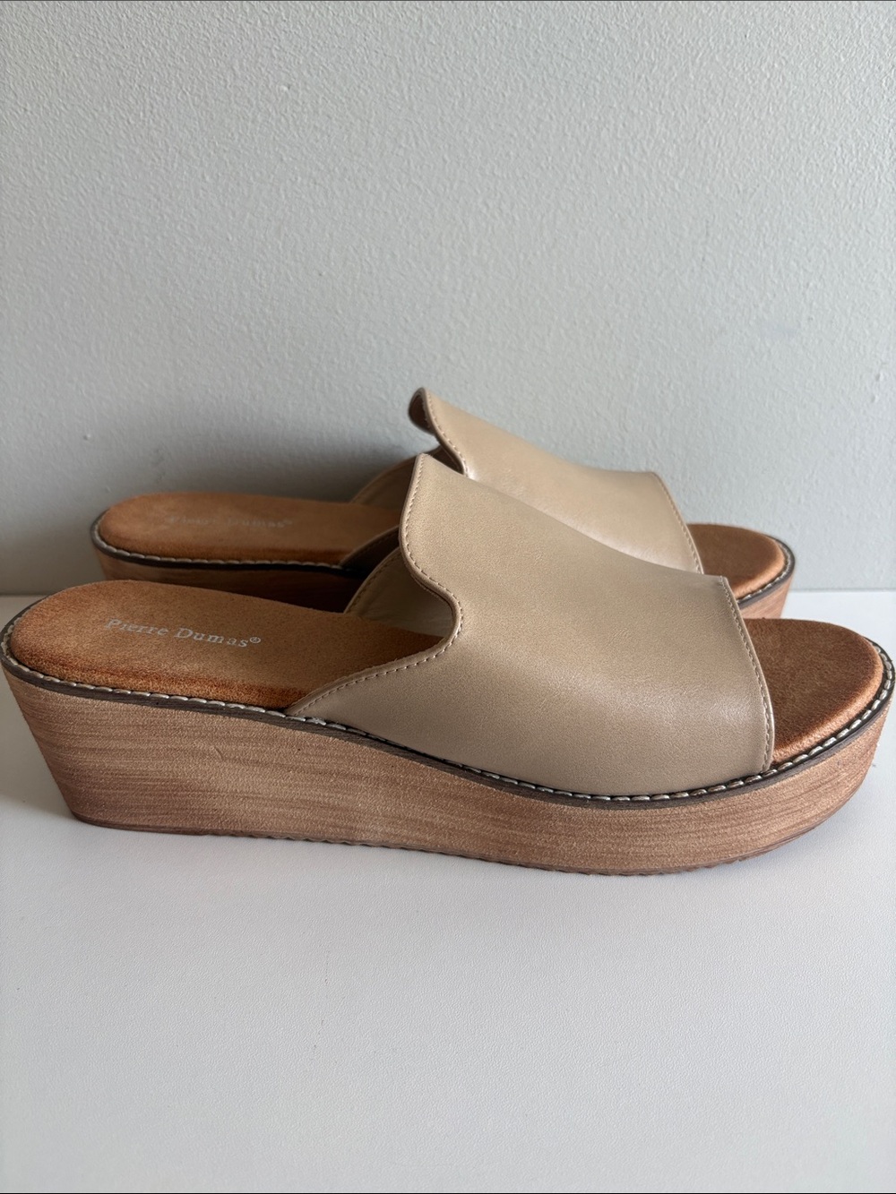 Pierre Dumas Platform Slide Sandals Beige Faux Leather Size 11 Wedge Comfort